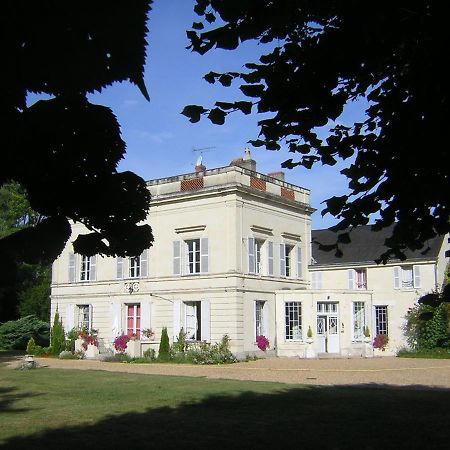 Les Longchamps Bed and Breakfast Neuillé Eksteriør billede