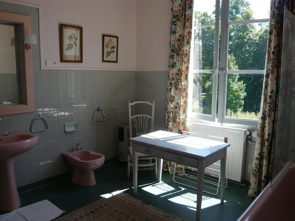 Les Longchamps Bed and Breakfast Neuillé Eksteriør billede