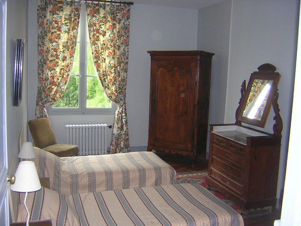 Les Longchamps Bed and Breakfast Neuillé Eksteriør billede