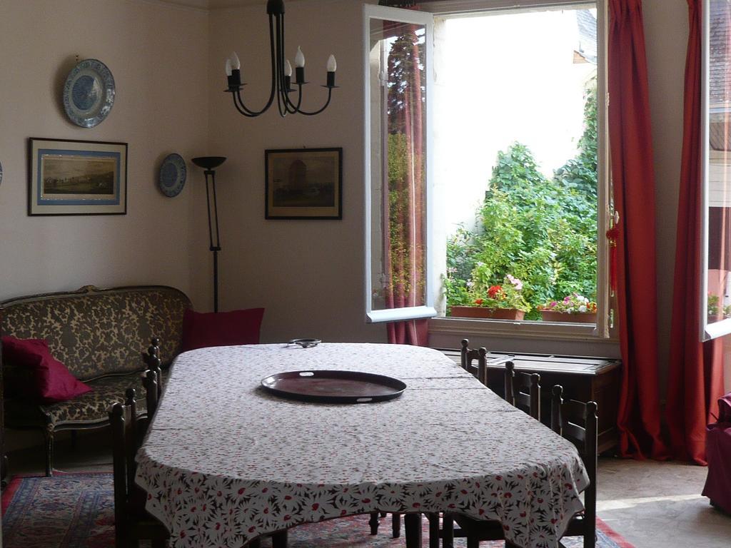 Les Longchamps Bed and Breakfast Neuillé Eksteriør billede