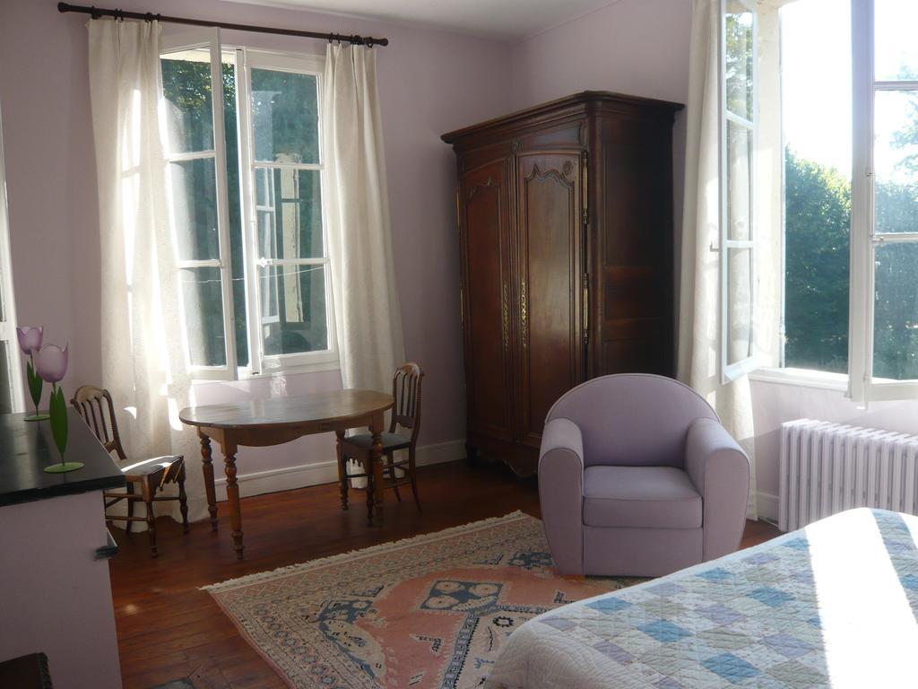 Les Longchamps Bed and Breakfast Neuillé Eksteriør billede