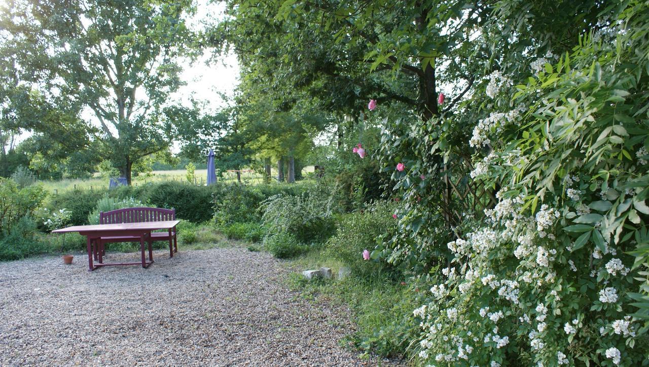Les Longchamps Bed and Breakfast Neuillé Eksteriør billede