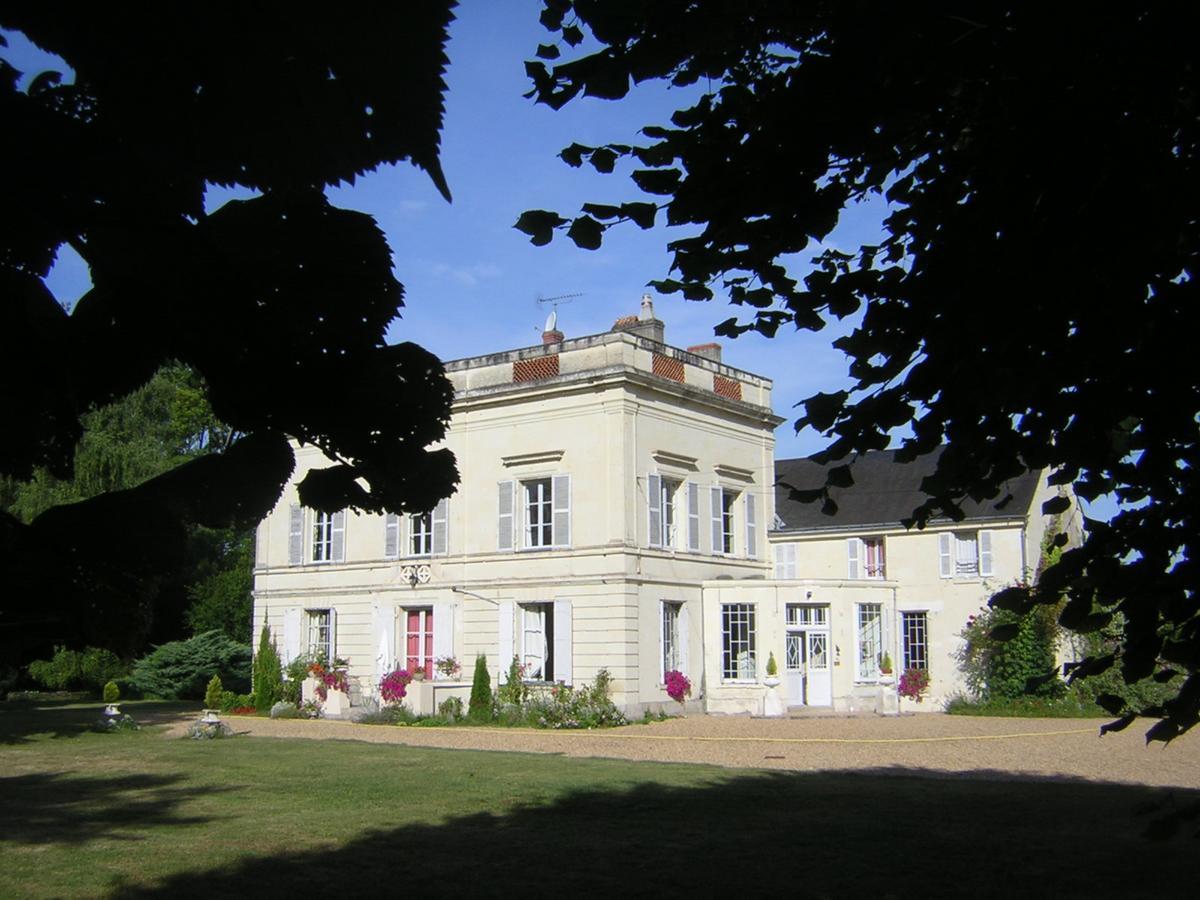 Les Longchamps Bed and Breakfast Neuillé Eksteriør billede
